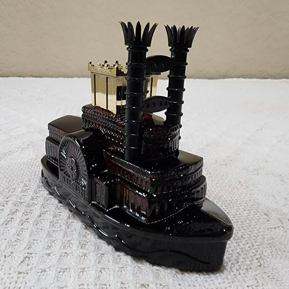 Vintage Avon NACHEZ RIVERBOAT STEAMSHIP Black Glass Bottle Wild Country Full